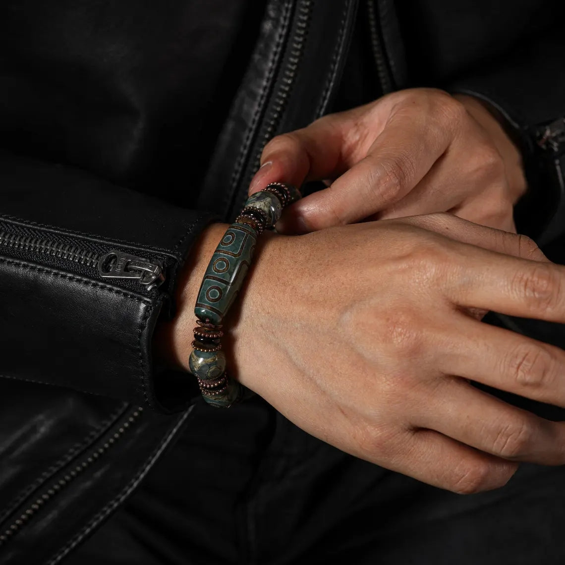 Dharma Deer Tibetan Dzi Mala Bracelet Nine-Eye Green Dzi